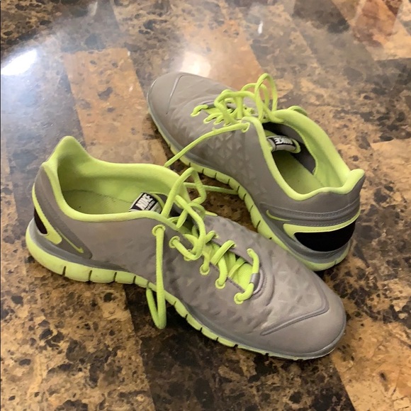 Nike Grey & Lime Green Running Shoes - Picture 8 of 8
